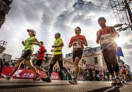 国社@体育|中国马拉松热潮的背后是什么，这四篇文章说明白了