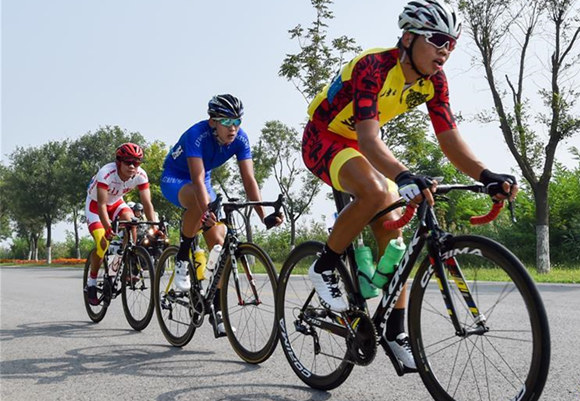高清组图：全运会公路自行车男子公路个人赛山东队选手马光通夺冠