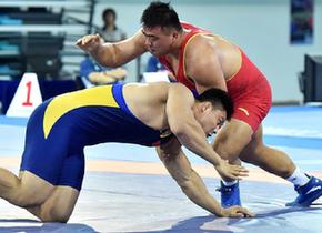 高清組圖：全運會摔跤男子自由式125公斤級，鄧志偉奪冠