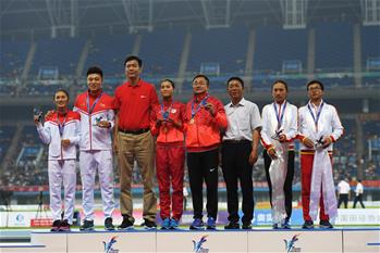 高清组图：全运会田径女子5000米颁奖仪式，江苏选手胥秋子夺冠