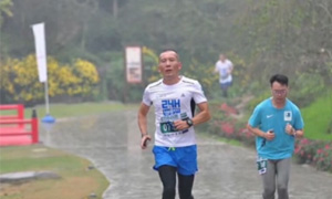 资深跑友王凌云：人生就像跑马拉松，需要坚持再坚持