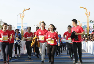 乐山马拉松(103)|将红马精神进行到底，广安农信跑团助阵首届乐山国际马拉松赛