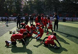 2017中国职工亲子足球课堂再开课，曹限东亲临辅导