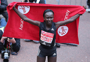 為破馬拉松世界紀錄，肯尼亞女選手將用男性領跑員