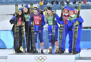 越野滑雪——女子团体短距离（自由技术）：美国队夺冠