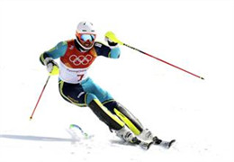 高山滑雪——男子回转比赛：瑞典选手夺冠