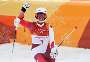 高山滑雪——女子全能比赛：瑞士选手夺冠