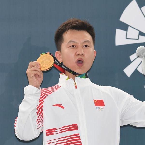 亚运会射击——男子50米步枪三姿颁奖仪式举行