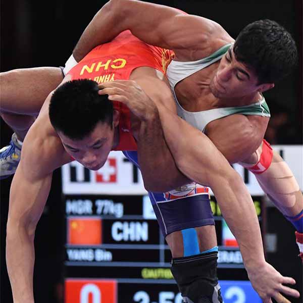 男子古典式77公斤級八分之一決賽：中國選手楊斌不敵伊朗選手