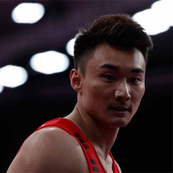 中国队获得体操男子团体金牌
