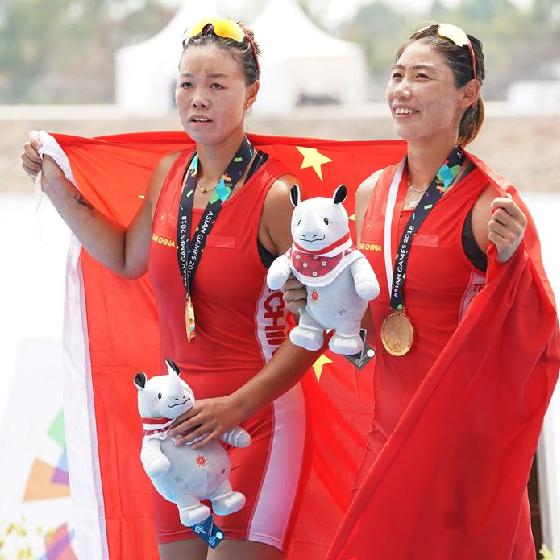 亚运会赛艇——女子双人双桨颁奖仪式举行