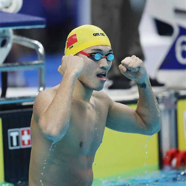 男子200米仰泳：徐嘉余夺冠