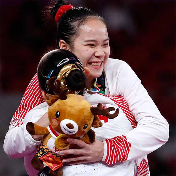 中国选手包揽女子高低杠金银牌