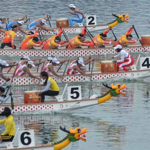 中国队获女子200米龙舟竞速金牌