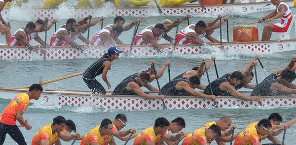 中国队获男子200米龙舟竞速金牌