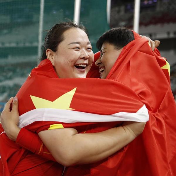 女子鏈球：中國選手包攬冠亞軍