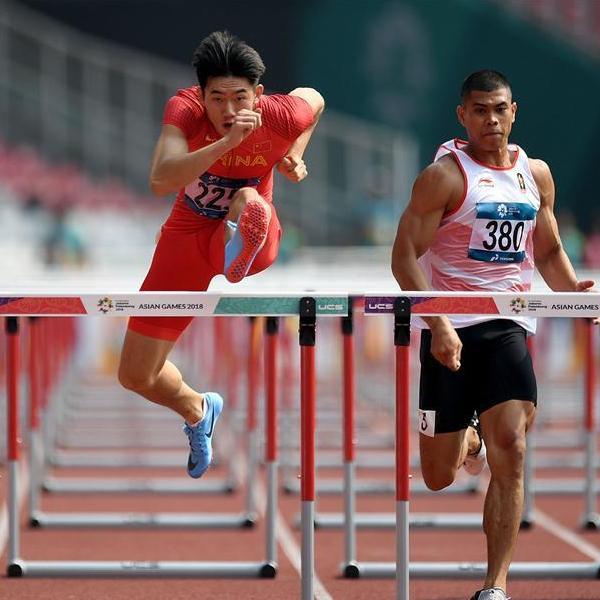 亚运会田径——男子110米栏：中国选手谢文骏晋级