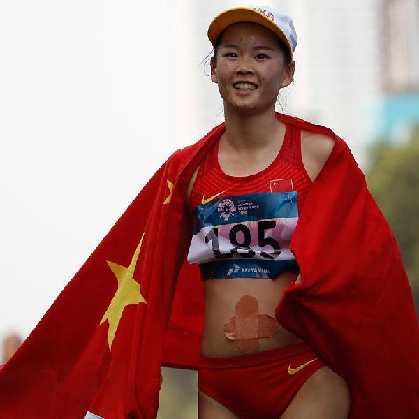 亚运会田径：中国选手女子20公里竞走摘金夺银