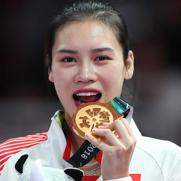 蹦床女子個人中國隊劉靈玲奪冠