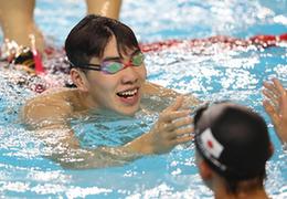 青奥会游泳——中国选手孙佳俊获得男子100米蛙泳冠军