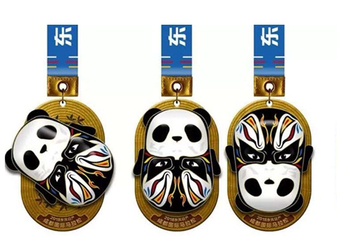 惊喜！2018成都国际马拉松采用可旋转式奖牌，融合大熊猫、川剧脸谱等元素