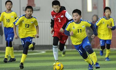 新疆首届体育产业杯青少年足球联赛开赛