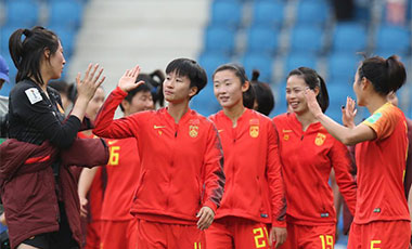 擦干泪水，中国女足希望能走更远