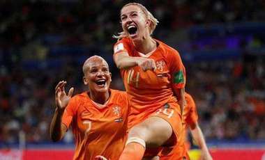 荷兰加时一球小胜瑞典 首次晋级决赛