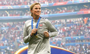 美国女足主教练：夺冠之路充满挑战