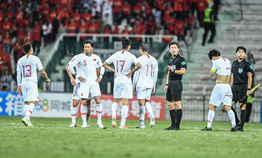 體育時評：一聲長嘆之後，中國足球須臥薪嘗膽