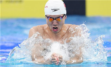 全国冠军赛：闫子贝获男子100米蛙泳决赛冠军