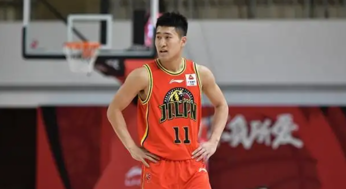 “我一直都是个年轻队员”——专访吉林男篮队员姜伟泽