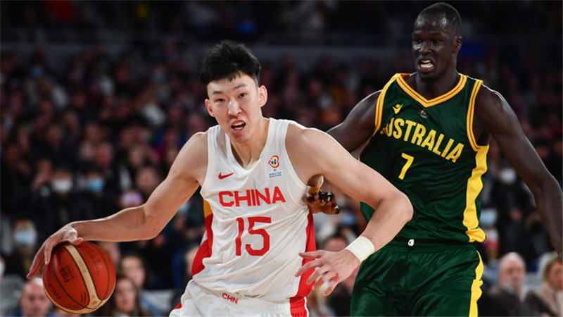 世界杯预选赛中国男篮不敌澳大利亚队
