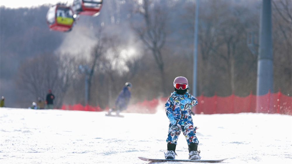“開板”10天拍了近4000張照片——滑雪攝影師體驗吉林新雪季