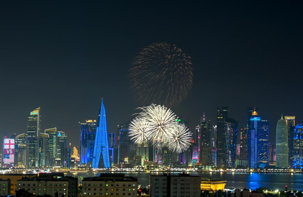 卡塔尔世界杯：海边灯光焰火秀
