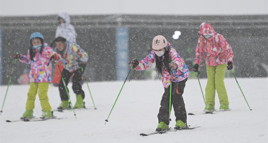 浙江安吉：新年迎滑雪热潮