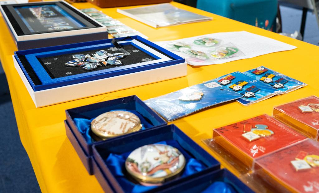 北京冬奧會徽章展亮相奧林匹克收藏博覽會