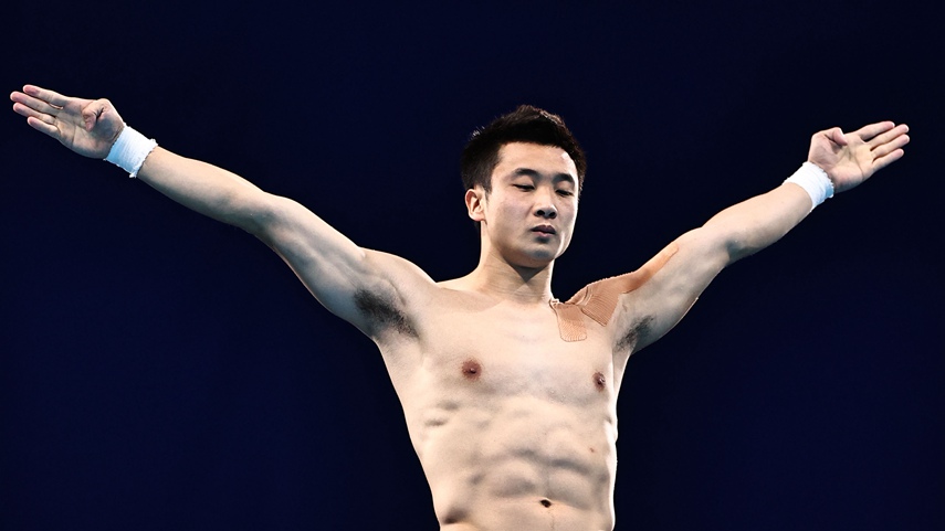 跳水男子10米跳台决赛：中国选手包揽冠亚军