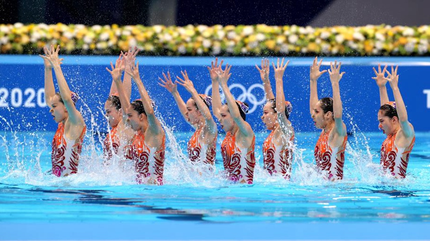 中国队获得花样游泳集体项目银牌