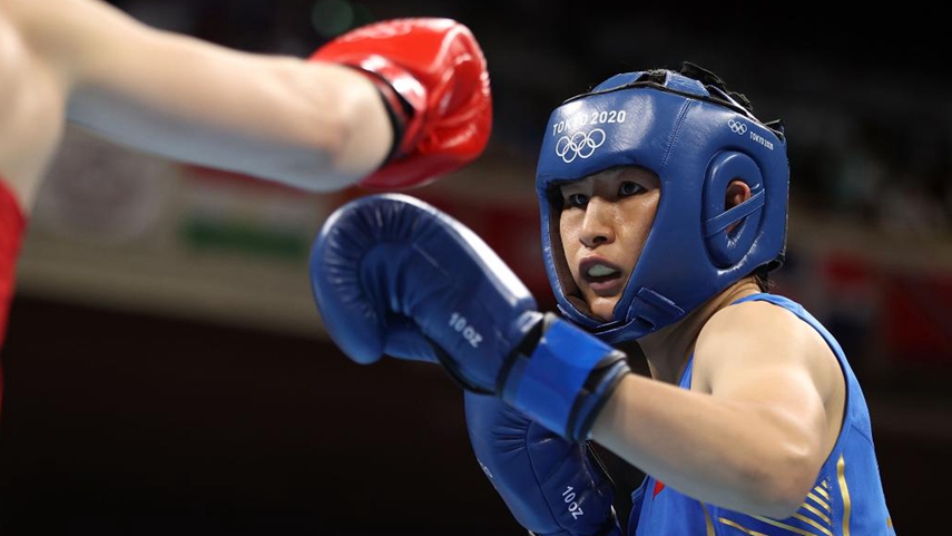 拳击女子75公斤级：中国选手李倩获得银牌