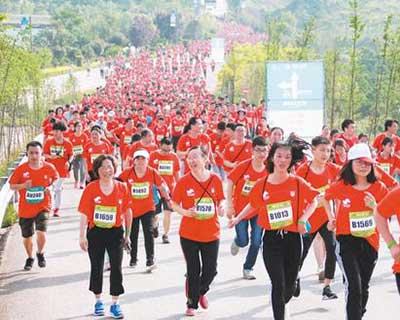 中国田径协会打造“跑遍中国”线上马拉松系列赛，鼓励路跑行业共同构筑多维度赛事场景