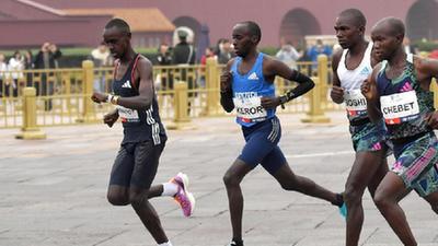 相差仅1秒！埃塞俄比亚选手包揽2023年北马男子组冠亚军